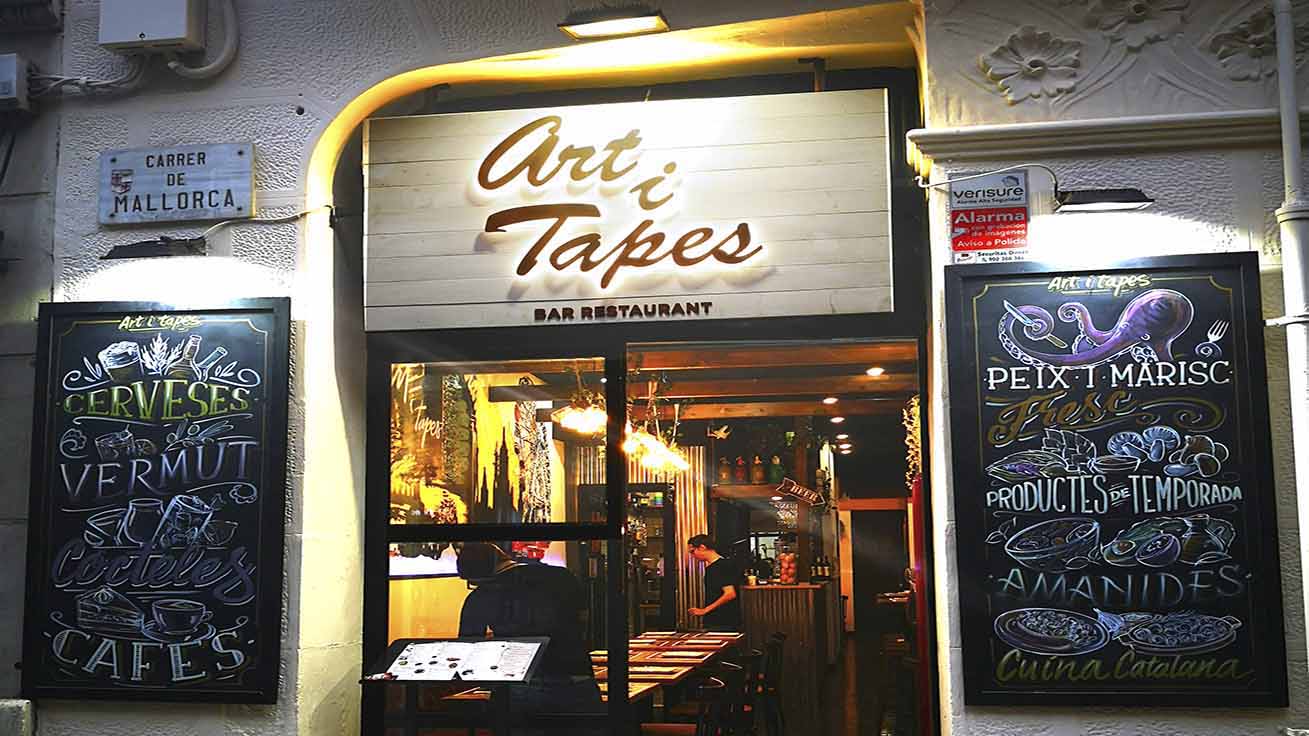Façana exterior del restaurant Art i Tapes al carrer Mallorca, 450